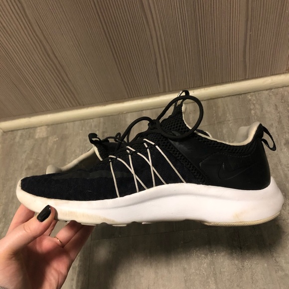 NIKE athletic shoes - Picture 4 of 10